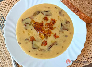 Rezept Pilzsuppe aus Omas Küche. Ein typisches Gericht, das auf keinem Tisch fehlen darf.