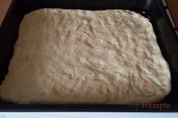 Ein uraltes Rezept für einen leckeren Zwiebel-Speck-Kuchen, schritt 4