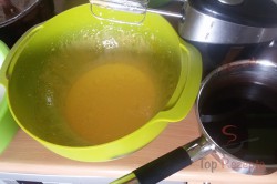 Zubereitung des Rezepts Schokoladen-Gugelhupf mit Walnüssen – mit FOTOANLEITUNG, schritt 5