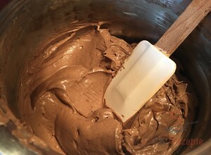 Grundrezept für Kakao-Buttercreme - lecker und vielseitig einsetzbar