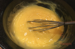 Zubereitung des Rezepts Cremekuchen mit Blätterteig, Vanillecreme und Schlagsahne, schritt 3