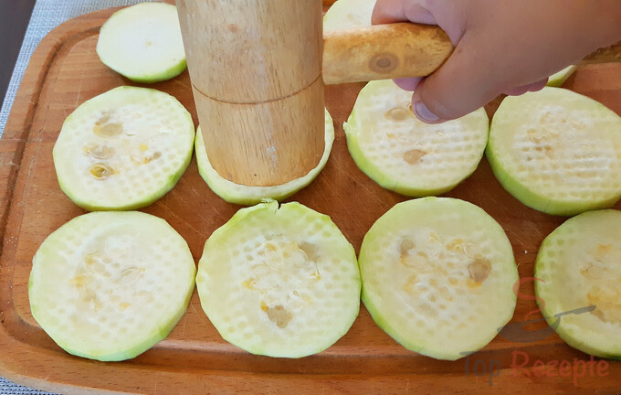 Rezept Gebratene Zucchini-Scheiben mit Frischkäse-Soße - ohne Paniermehl