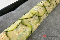 Zubereitung des Rezepts Perfekte Zucchinirolle mit Käse - eine Eigenkreation. Eure Gäste werden sie sicher lieben., schritt 7