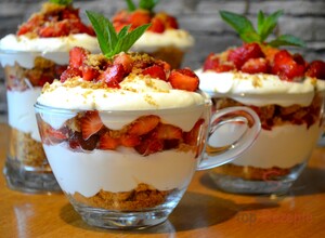 Rezept Erdbeer-Dessert im Glas mit Quark