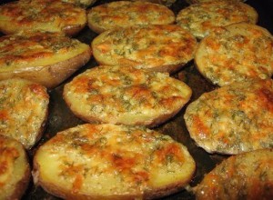 Rezept Überbackene Kartoffelhälften mit Knoblauch, Sahne und Käse