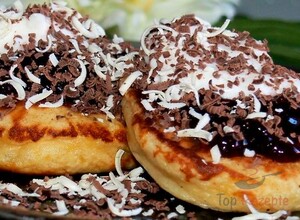 Rezept Liwanzen - Tschechische Pancakes mit Pflaumenmus, saurer Sahne und Schokolade