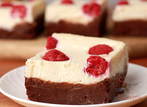 Rezept Himbeer-Cheesecake-Brownies - die perfekte Kombination von Brownie-Teig und Cheesecake-Creme mit Himbeeren