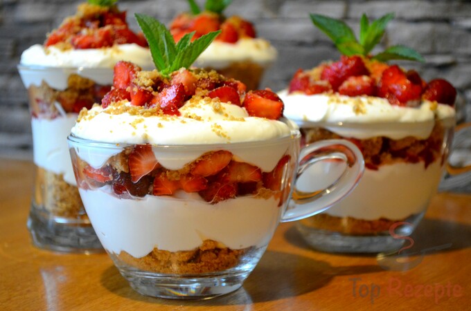 Rezept Erdbeer-Dessert im Glas mit Quark