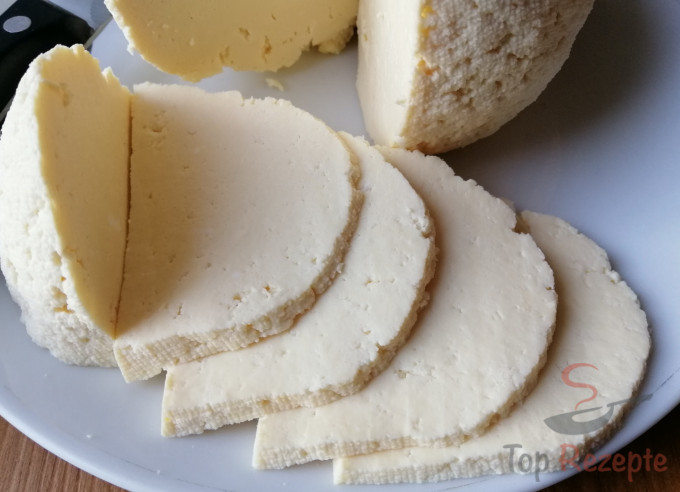 Rezept 1 kg selbstgemachter Käse aus 2 L Milch: Auch für Anfänger!