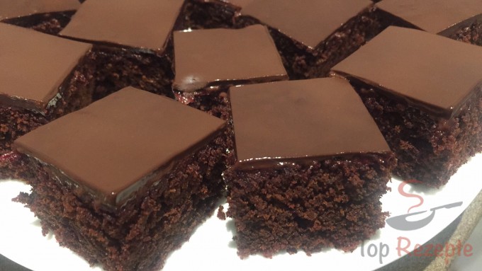 Rezept Saftiger Schokoladenkuchen mit roter Beete