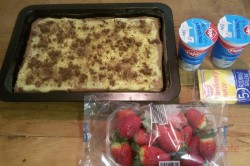 Zubereitung des Rezepts Wunderbare Pudding-Sahne-Schnitten mit Erdbeeren, schritt 10