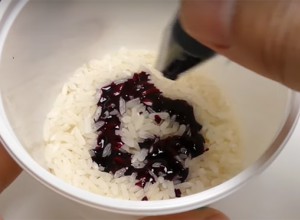 Rezept Ein einfacher Trick mit Reis und in nur wenigen Sekunden habt ihr diese schönen Ostereier