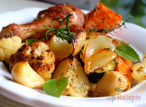 Rezept Ofengemüse mit Süßkartoffeln, Kräutern und Hähnchenkeulen