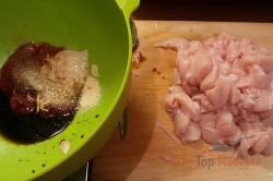 Zubereitung des Rezepts Hähnchenbrust mit Speck und Kartoffeln aus dem Backofen, schritt 1