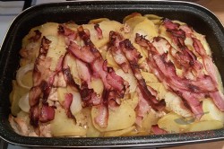 Zubereitung des Rezepts Hähnchenbrust mit Speck und Kartoffeln aus dem Backofen, schritt 7