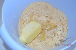 Zubereitung des Rezepts Torte mit Kondensmilchcreme, Erdbeeren und Schlagsahne ohne Backen, schritt 2