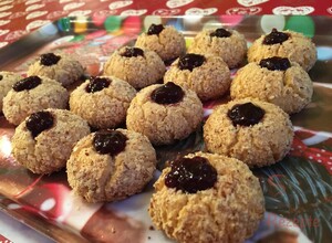 Zarte Mandelkugeln mit Marmelade – ein traditionelles Weihnachtsrezept
