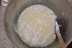 Zubereitung des Rezepts Kleine gerollte Kolatschen mit Quark und Birnenkonfitüre, schritt 2