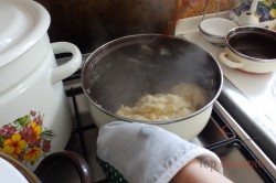 Zubereitung des Rezepts Die besten Windbeutel mit Vanille- und Karamellcreme, schritt 5