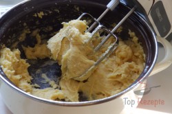 Zubereitung des Rezepts Die besten Windbeutel mit Vanille- und Karamellcreme, schritt 11