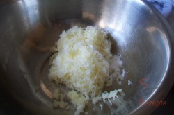 Zubereitung des Rezepts Marzipankartoffeln aus Kartoffelteig, schritt 1