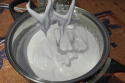 Zubereitung des Rezepts Selbstgemachte Schaumrollen mit italienischer Eischnee-Füllung, schritt 4