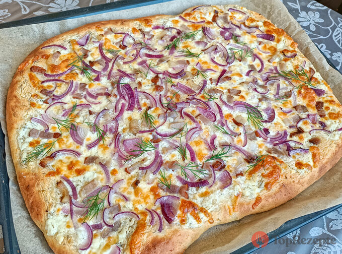 Kartoffel-Pizza mit Speck und Zwiebeln - Mein Rezept für Pizza mit Kartoffel-Teig