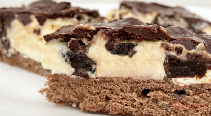 Rezept Pflaumen-Kuchen mit Schokoladenglasur und Puddingcreme