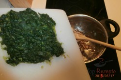 Zubereitung des Rezepts Räucherlachs-Spinat-Lasagne, schritt 1