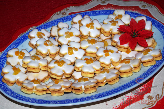 Rezept Weihnachtsglück: Zitronen-Glückskleeblätter mit Creme gefüllt