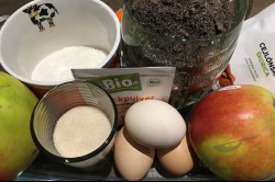 Zubereitung des Rezepts FITNESS-Kuchen ohne schlechtes Gewissen: mehlfreie Mohn-Apfelschnitten, schritt 1