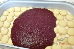 Zubereitung des Rezepts Erdbeerschnitten mit Schokokeksen ohne Backen, schritt 6