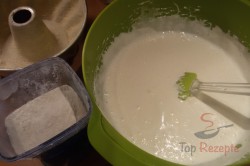 Zubereitung des Rezepts Einfacher Biskuit-Gugelhupf, schritt 3