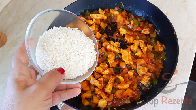 Rezept Hähnchen mit Paprika und Reis - One-Pot-Reis mit Hähnchen