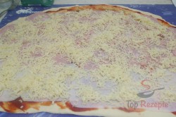 Zubereitung des Rezepts Pizza-Schnecken mit Hefeteig, die sehr schnell verputzt werden, schritt 5