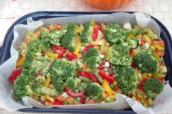 Zubereitung des Rezepts Brokkoliauflauf mit Gemüse und Ei, schritt 3
