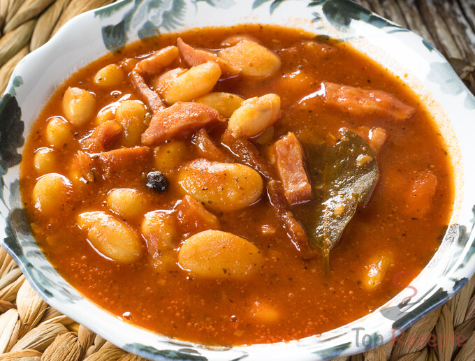 Rezept Die beste und üppigste ungarische Bohnen-Suppe. Für jeden Anlass empfehlenswert.