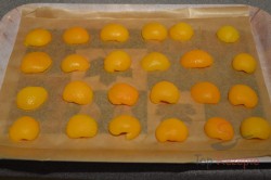 Zubereitung des Rezepts Aprikosenkuchen mit Bienchen, schritt 8