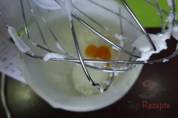 Zubereitung des Rezepts Erfrischende Zitronen-Sahne-Schnitten, schritt 3