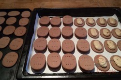 Zubereitung des Rezepts Selbstgemachte Kakaokekse mit Kaffeecreme gefüllt, schritt 6