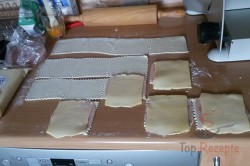 Zubereitung des Rezepts Superschnelle Schinken-Käse-Blätterteigröllchen, schritt 6