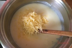 Zubereitung des Rezepts Nudelauflauf mit Hähnchenfleisch und Käsesoße, schritt 7