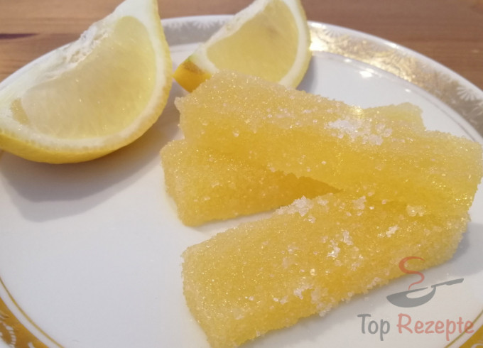 Rezept Habt ihr kein Vitamin C in der Apotheke gekauft? Bereitet euch diese leckeren Zitronen-Bonbons zu, die alle - groß und klein - lieben werden.