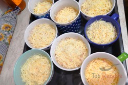 Zubereitung des Rezepts Käse mit Schinken und Ei aus dem Backofen, schritt 7