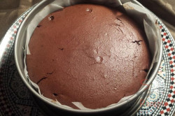 Zubereitung des Rezepts Schokoladenkuchen ohne Mehl und Zucker, schritt 3
