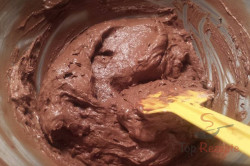 Zubereitung des Rezepts Schokoladenkuchen ohne Mehl und Zucker, schritt 2