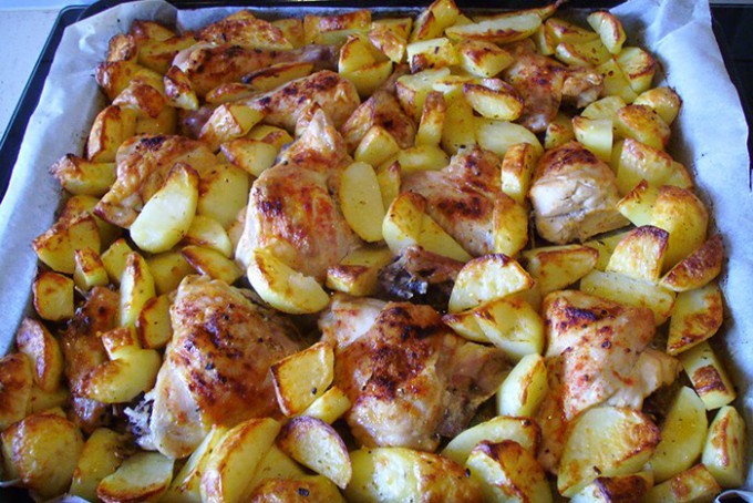 Rezept Brathähnchen mit Kartoffeln 2-in-1