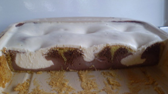 Rezept Wunderbarer versunkener Kuchen mit Pudding und saurer Sahne