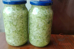 Zubereitung des Rezepts Gurkensalat einkochen – Vorrat für den Winter, schritt 1