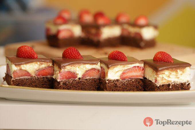 Rezept Fantastischer Erdbeer-Quark-Kuchen mit Schokoladenglasur
